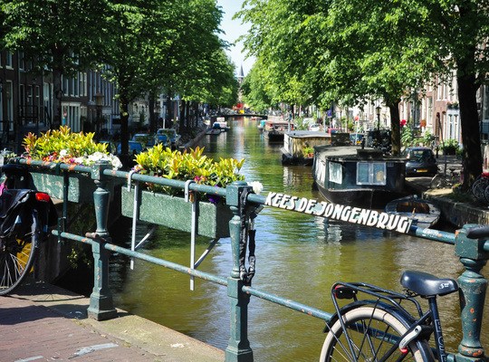 Sur les canaux d'Amsterdam