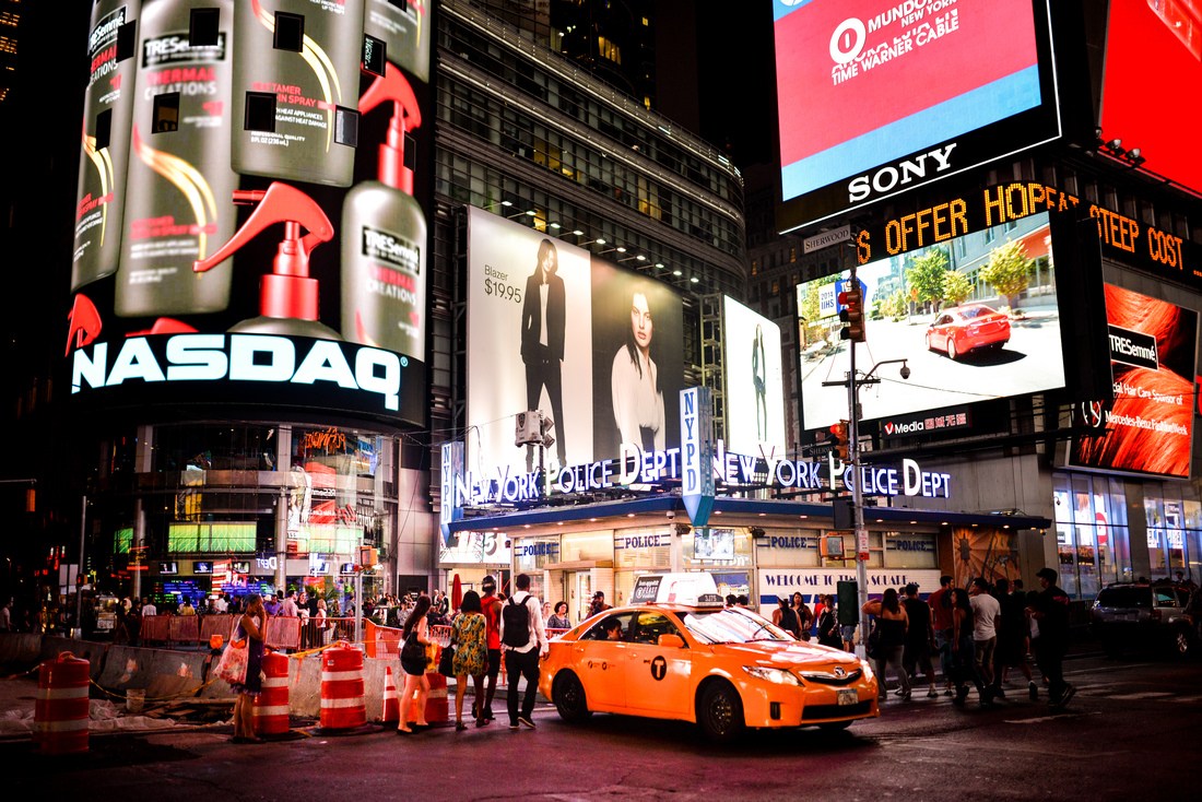 Célèbres taxi New Yorkais à Times Square