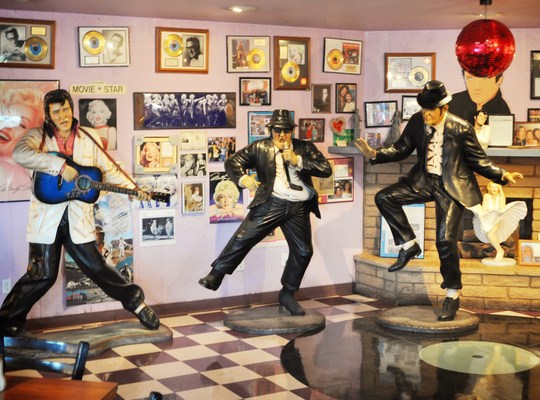 King & blues Brothers dans le Peggy Sues 50's Diner