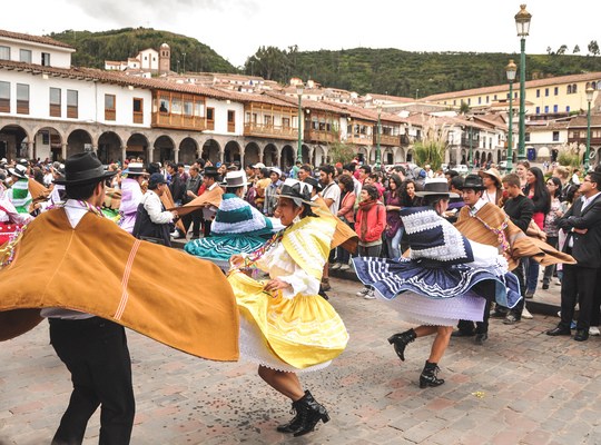 Fête dans les rues de Cuzco au Pérou