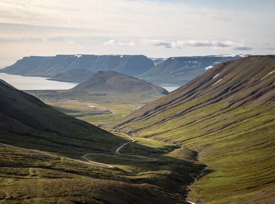 Route sinueuse d'Islande 