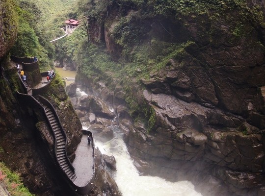 Cascade Pailon del diablo, Equateur