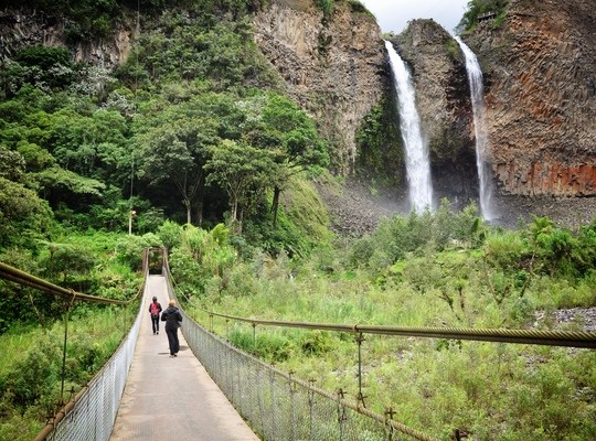 Cascade Manto de la Novia, Equateur