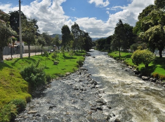Rivière au coeur de Cuenca