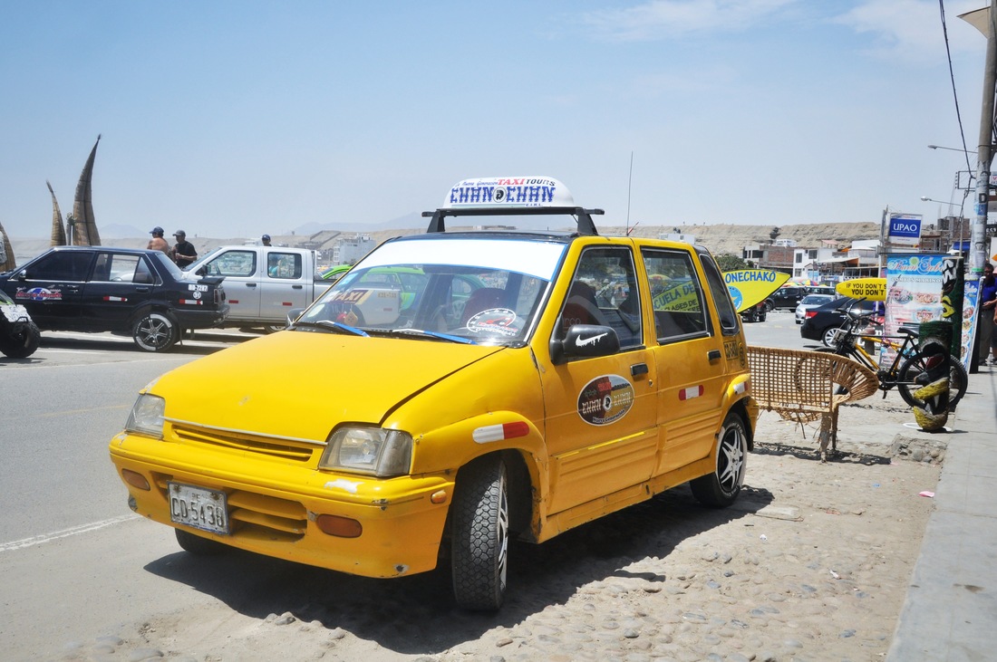 Petits taxi typiques du Pérou