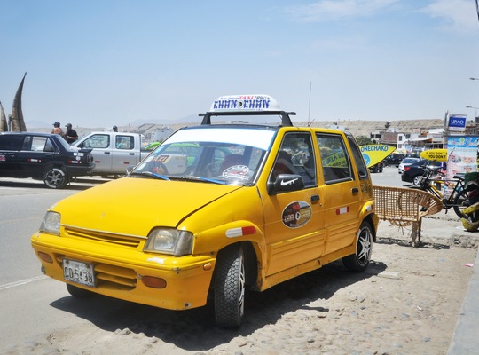Petits taxi typiques du Pérou