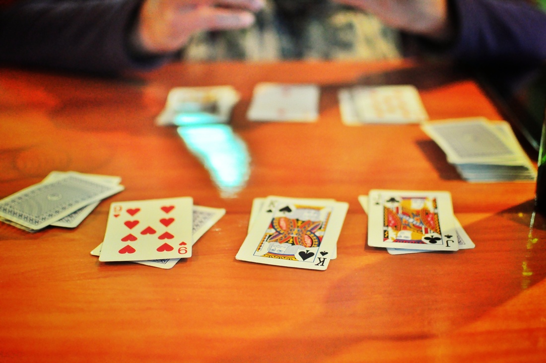 Jouer aux cartes à bord du Navimag