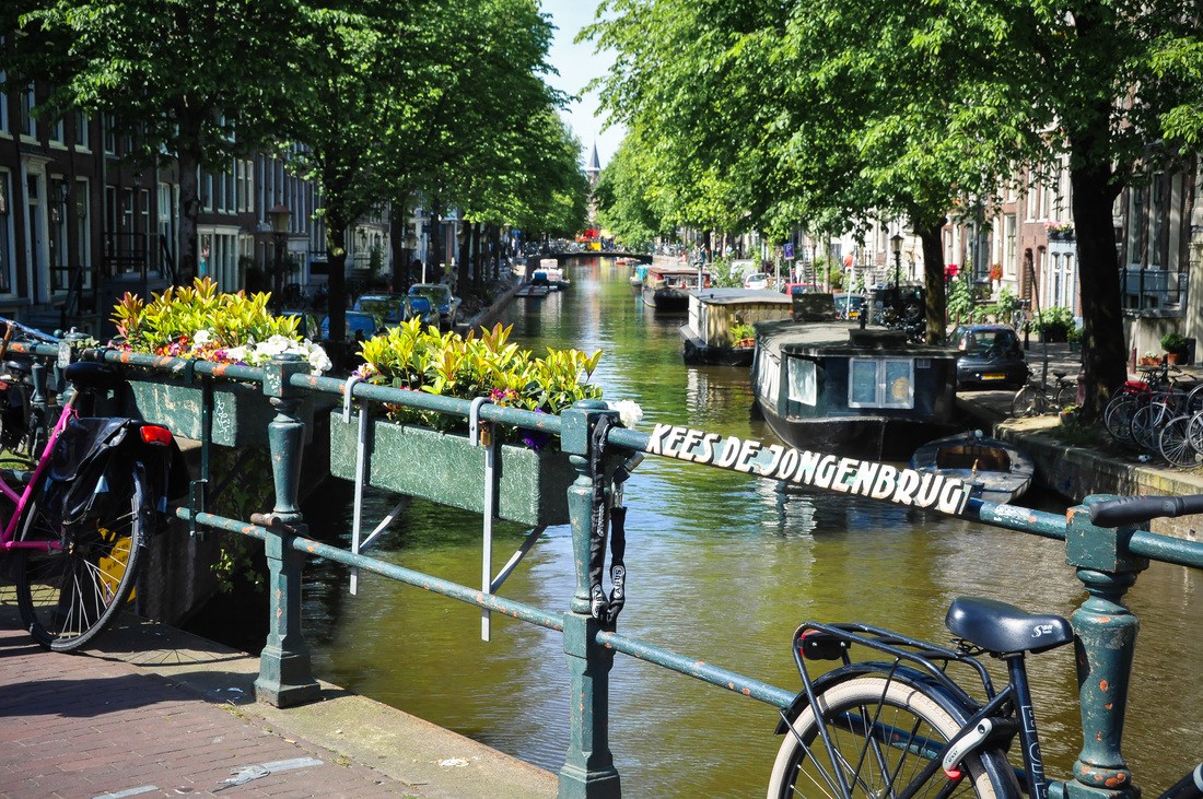 Sur les canaux d'Amsterdam