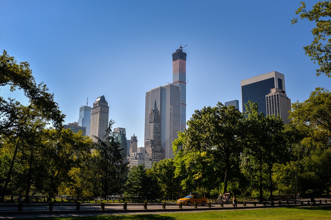 Ciel bleu et skyline depuis Central Park