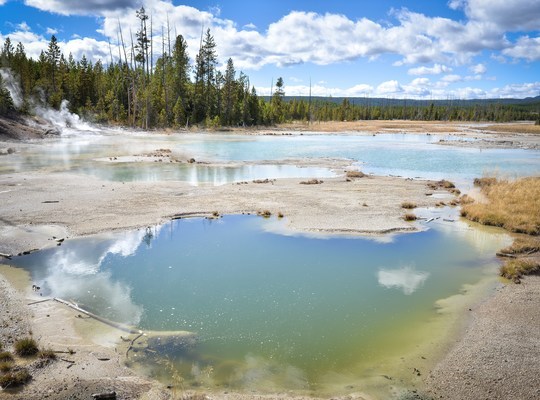 Couleurs des geysers de Yellowstone