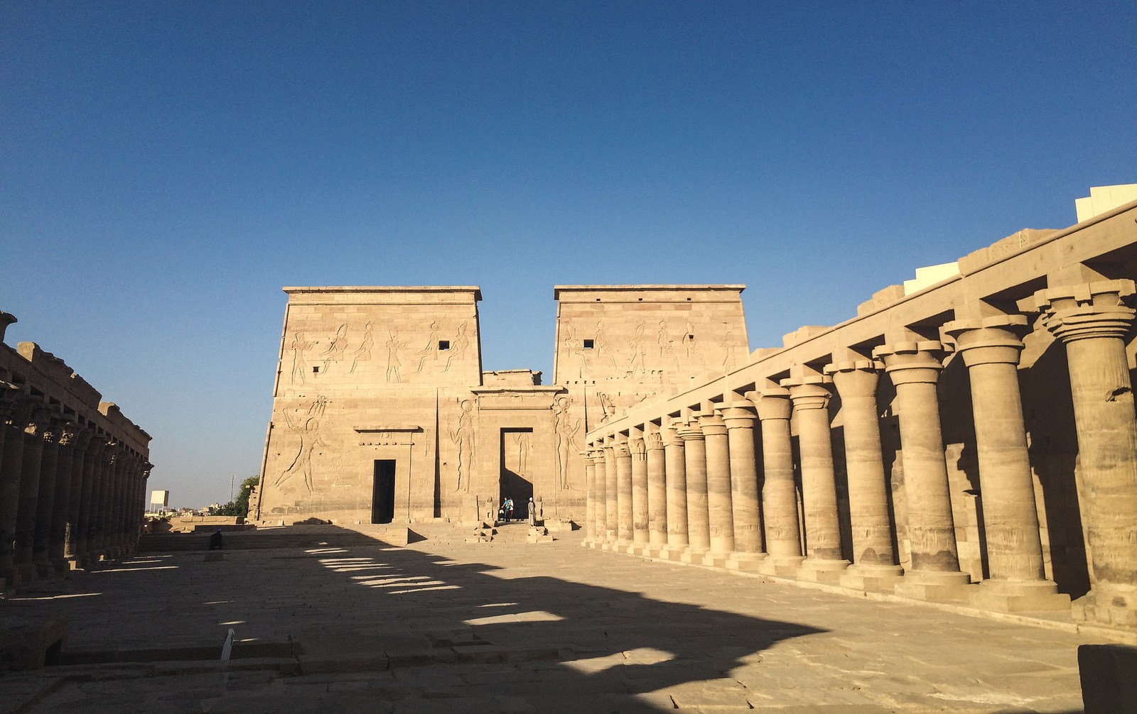 Esplanade du temple d'Isis Esplanade du temple d'Isis