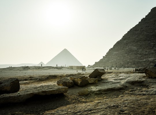 Au milieu des pyramides