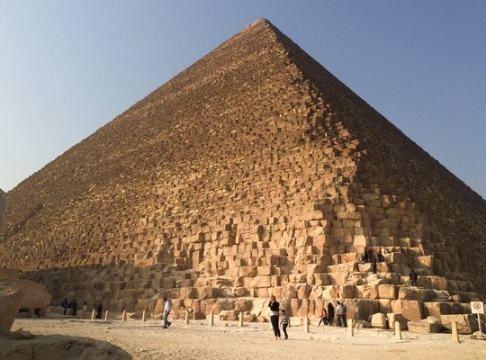 Au pied de la pyramide de Kheops