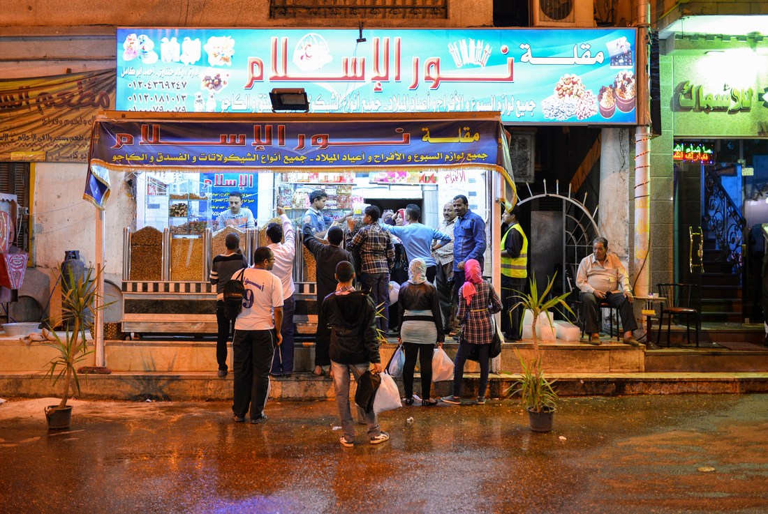 Dans les rues d'Assouan, le soir