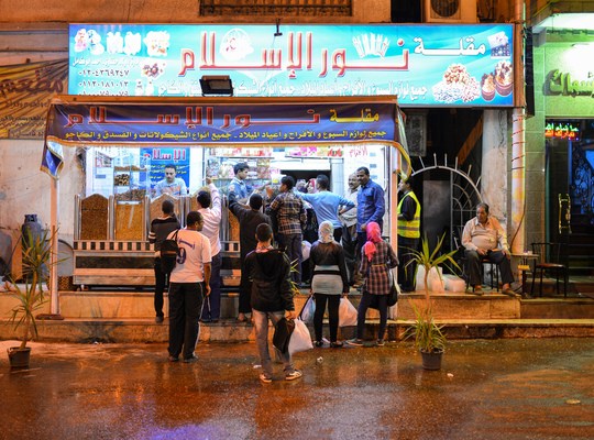 Dans les rues d'Assouan, le soir