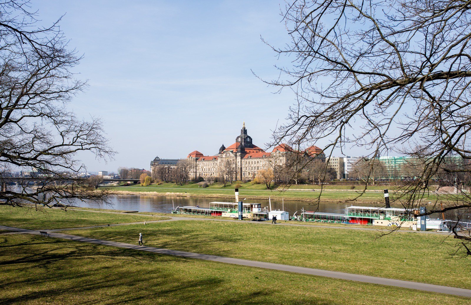 Sur les rives de l'Elbe Sur les rives de l'Elbe