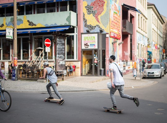 Skaters sur Alaunstraße