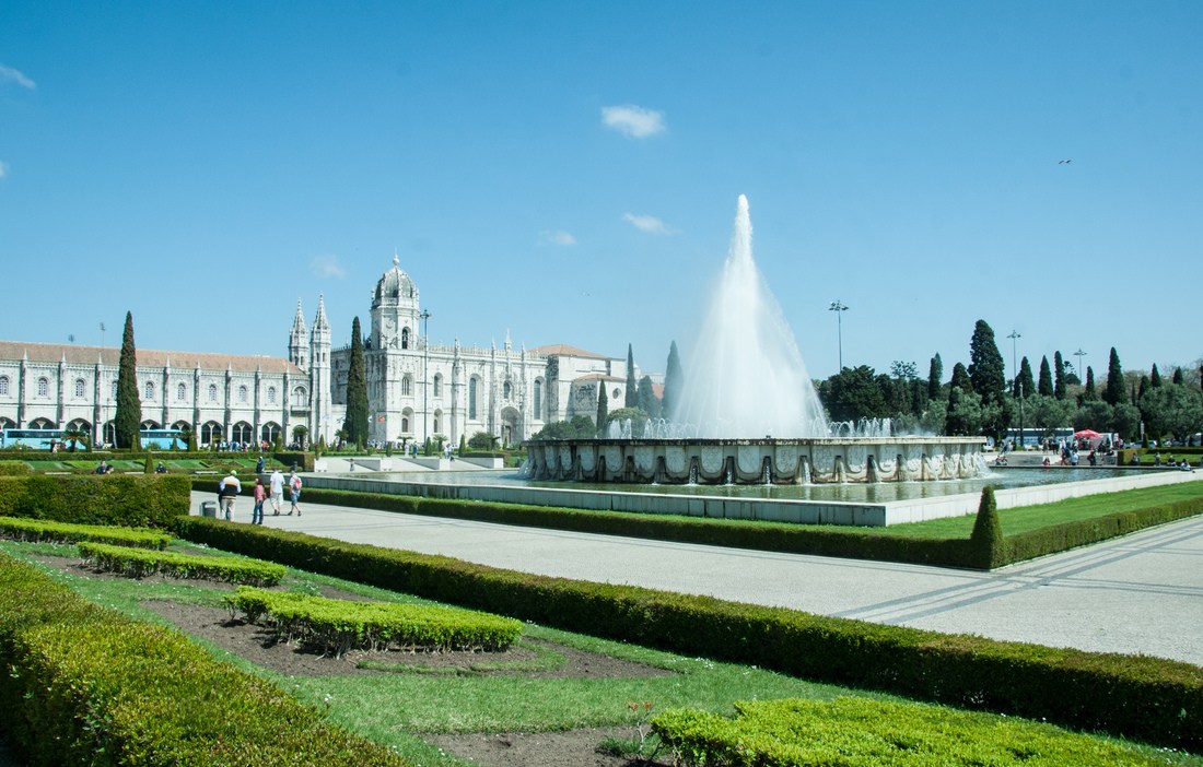 Jardim da Praça do Império avec vue sur le Monastère