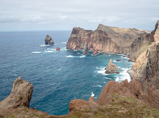 Cote escarpée de Ponta do Rosto