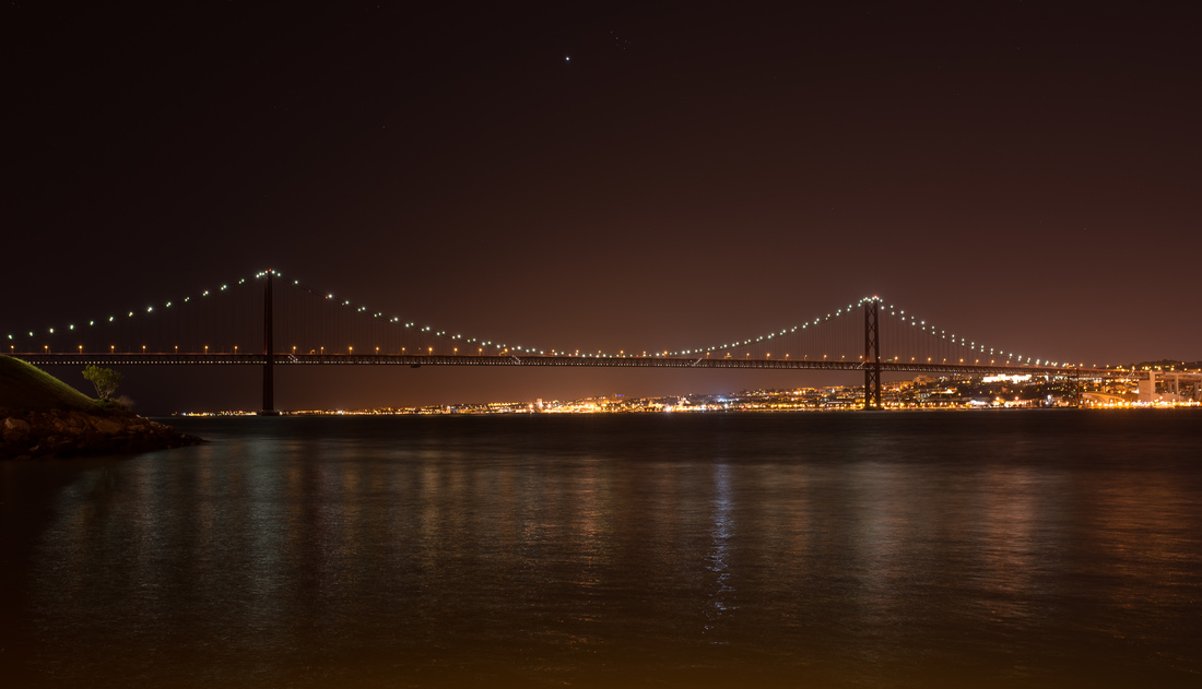 Pont du 25 avril de nuit 