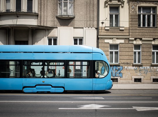 Tramway bleu typique de Zagreb