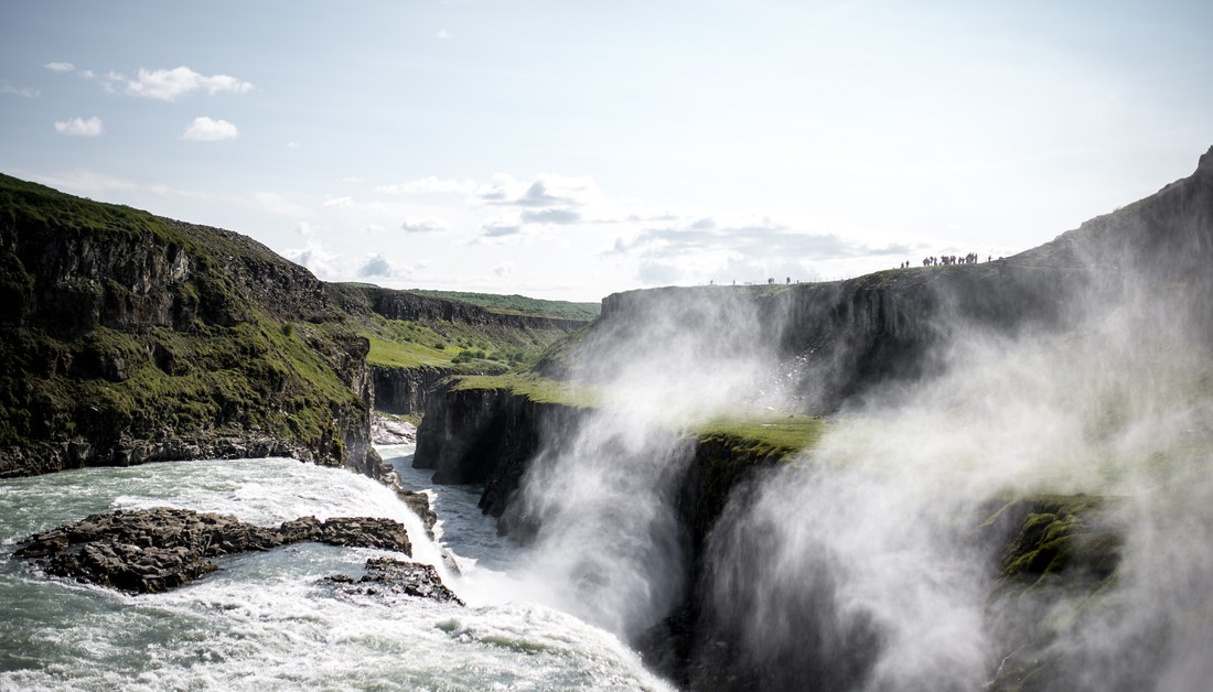 Impressionnante chute d'eau en Islande