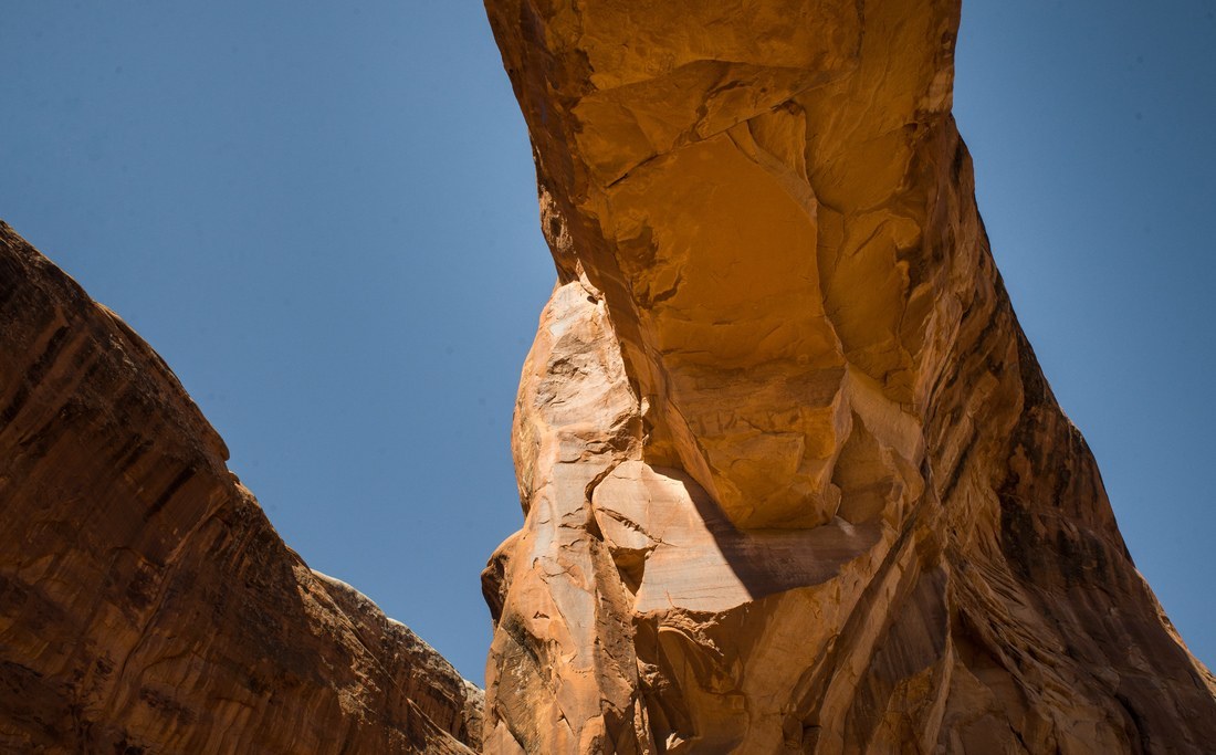 Sous une arche 