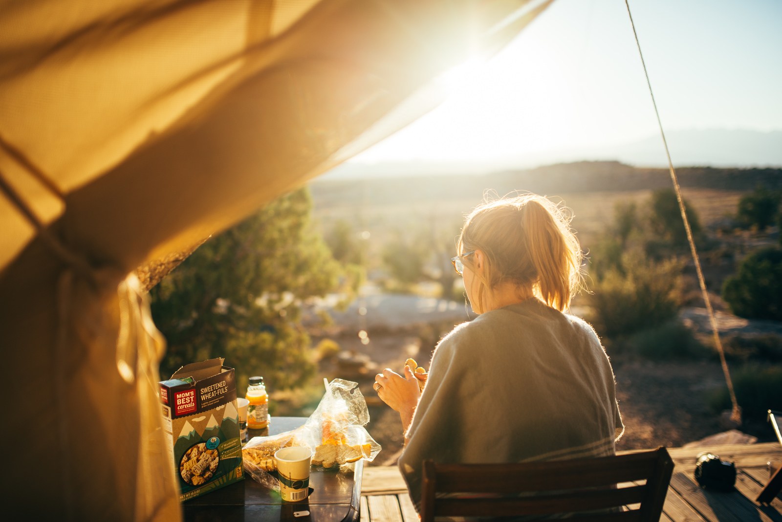 Petit déjeuner sous la tente Petit déjeuner sous la tente