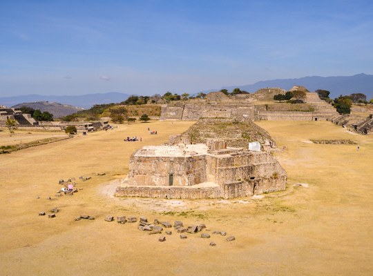 Plaza central, Monte Alban