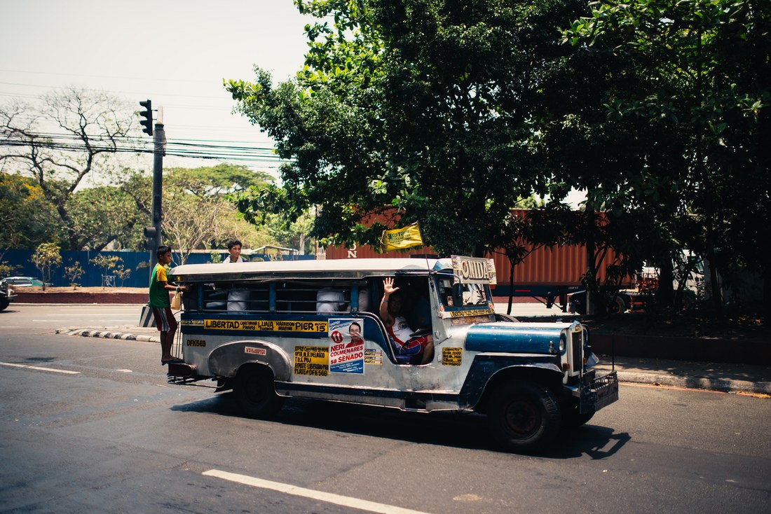 Jeepney dans Intramuros