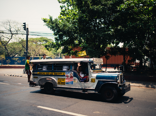 Jeepney dans Intramuros