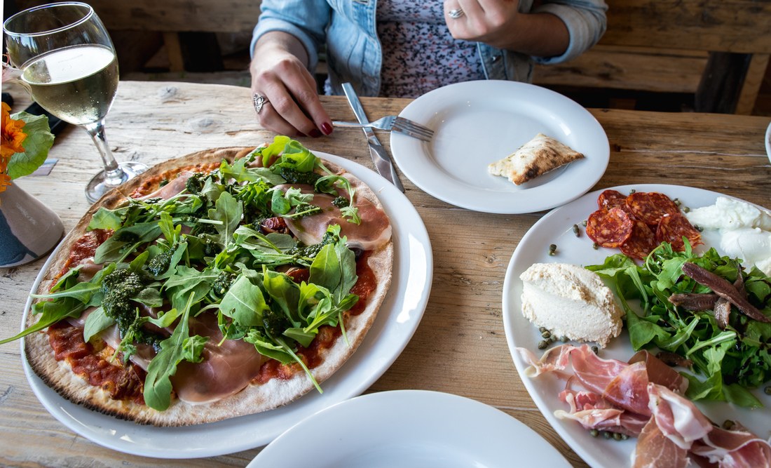 Pizza Prosciutto et Antipasti