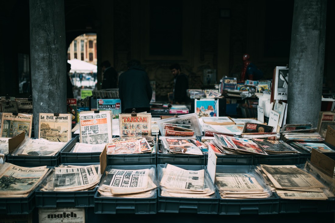 Vente de journaux dans le vieux Lille