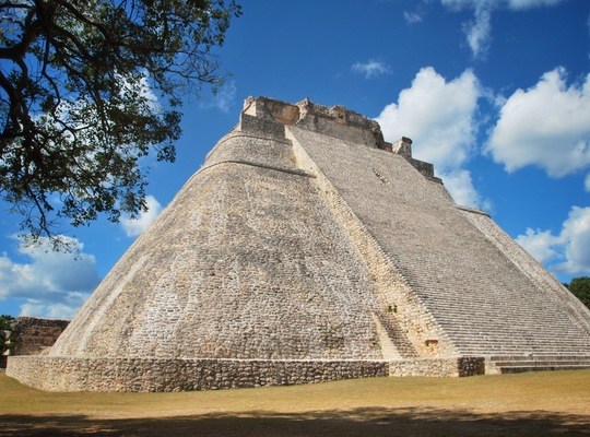 Pyramide du magicien à Uxmal