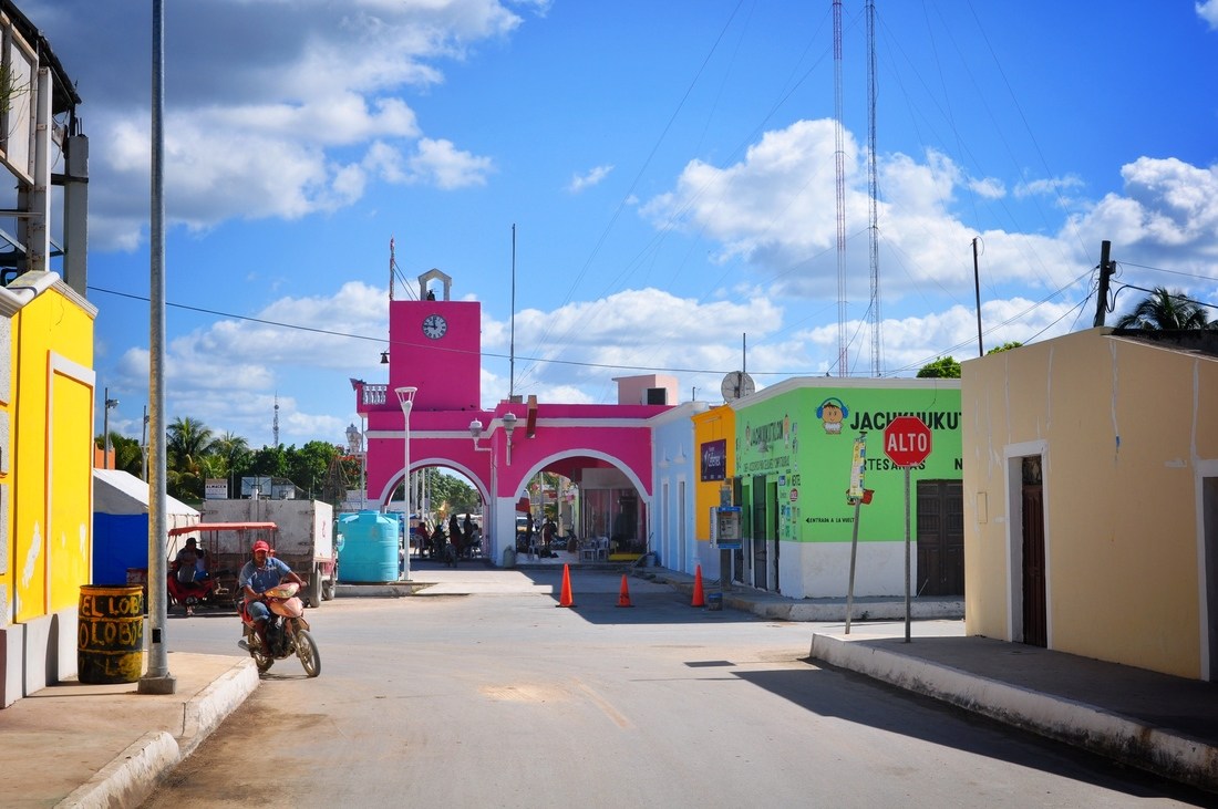 rue de Celestun, yucatan