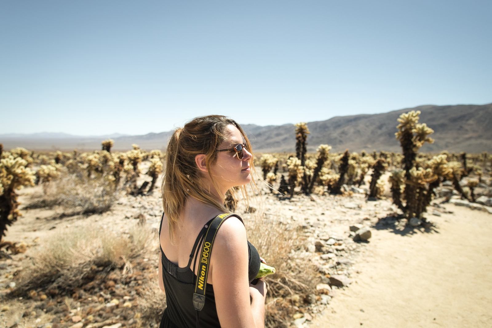 Manue au milieu des cactus