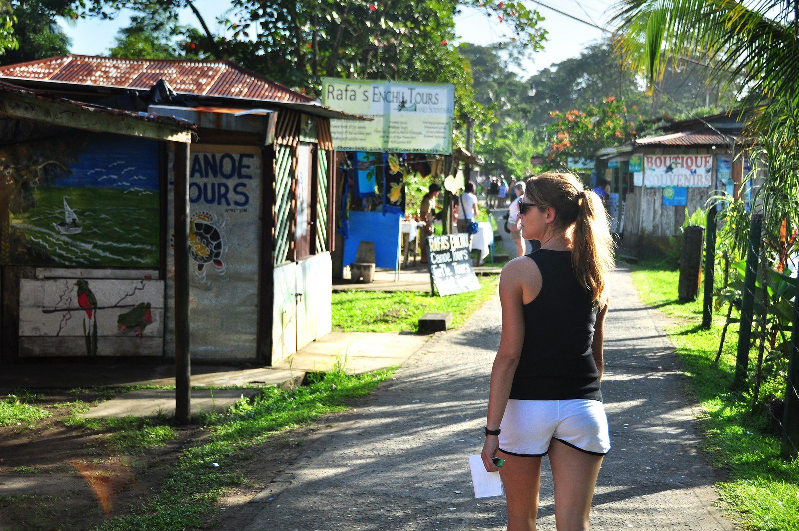 Dans les rues du village Tortuguero Dans les rues du village Tortuguero