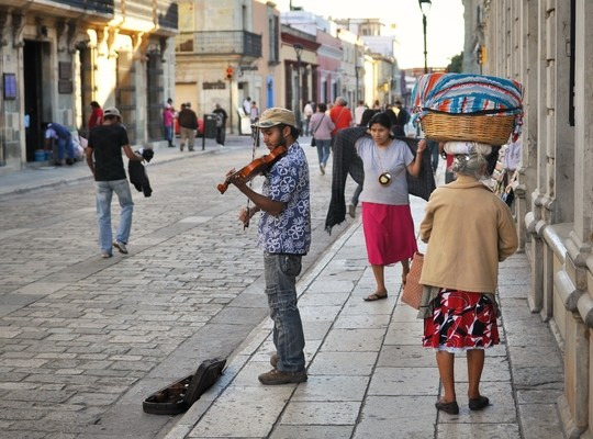 Mexicaine dans les rues d'Oaxaca.