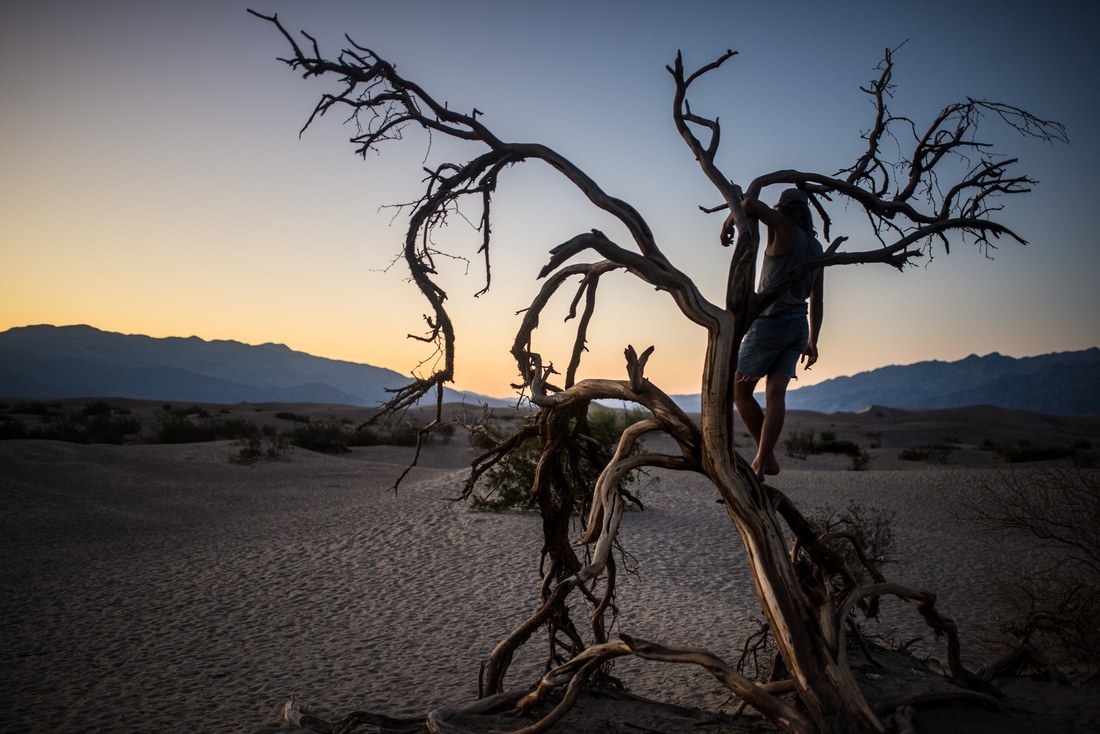 Profiter du coucher de soleil sur Death Valley