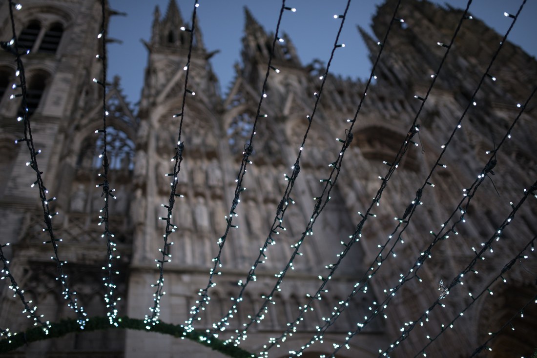 Vue sur la Cathédrale depuis le marché de Noel