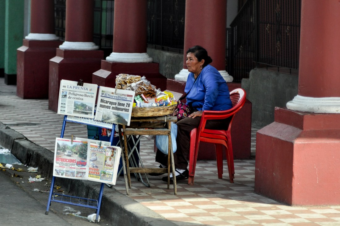 Vendeuse de journaux, Granada