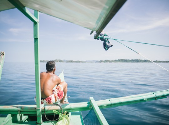 Prendre un bateau entre les îles des Philippines