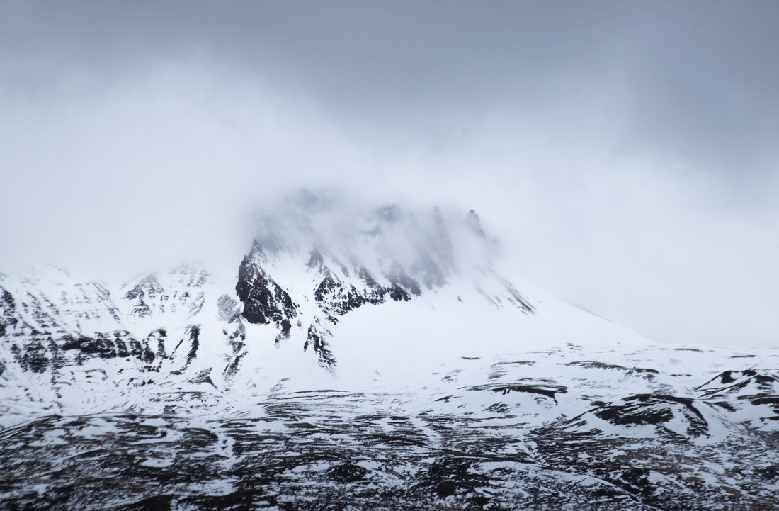 Monts enneigés en Islande