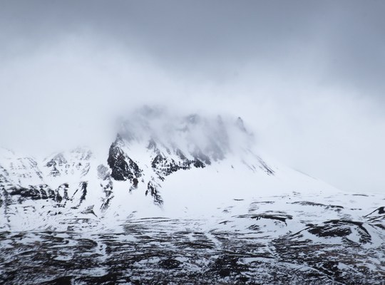 Monts enneigés en Islande