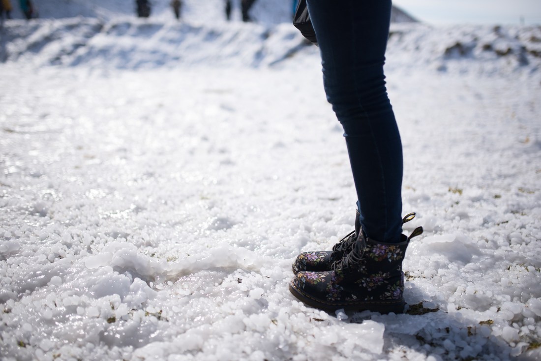 Les pieds dans la neige 