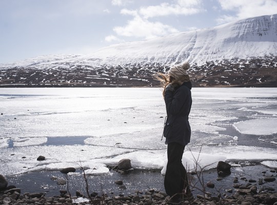 Le lac Ljósavatn gelé 