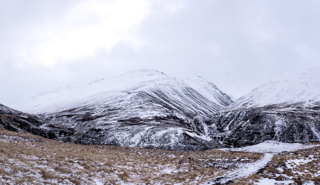 Montagnes enneigées, Islande 
