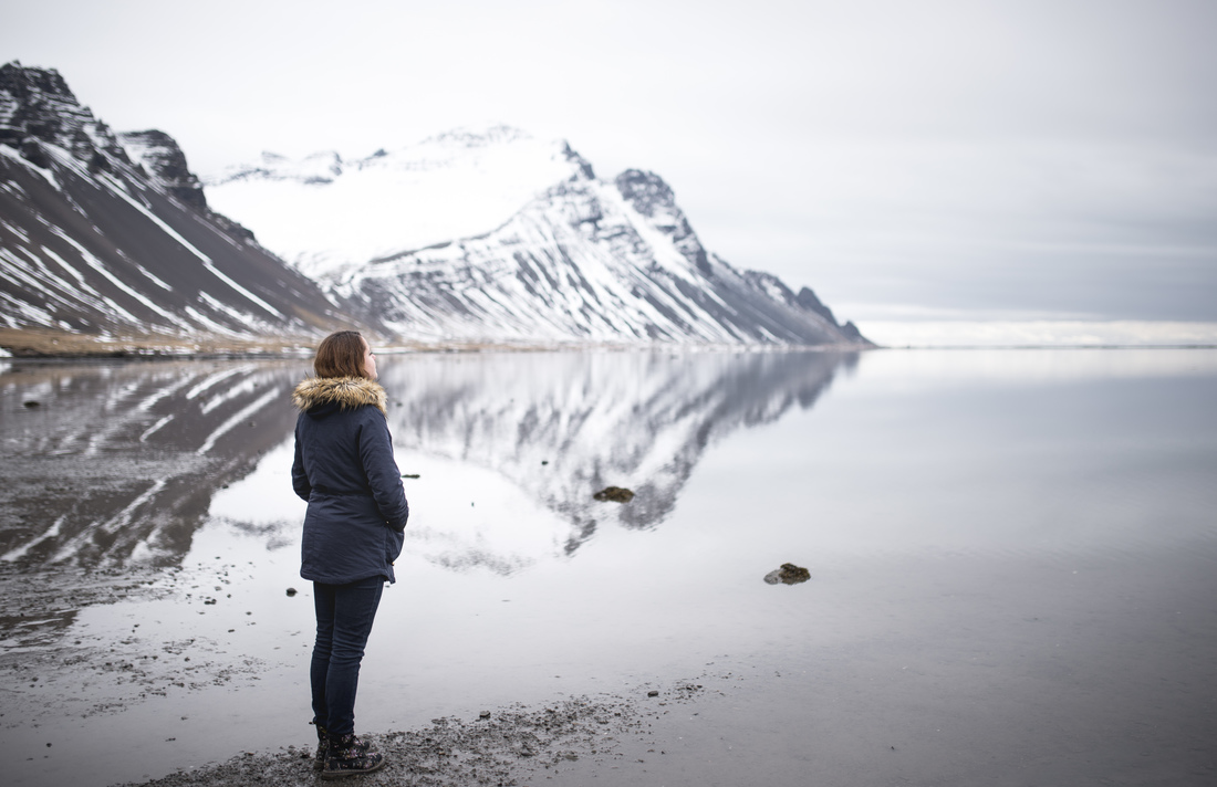 Fjord islandais et reflet 