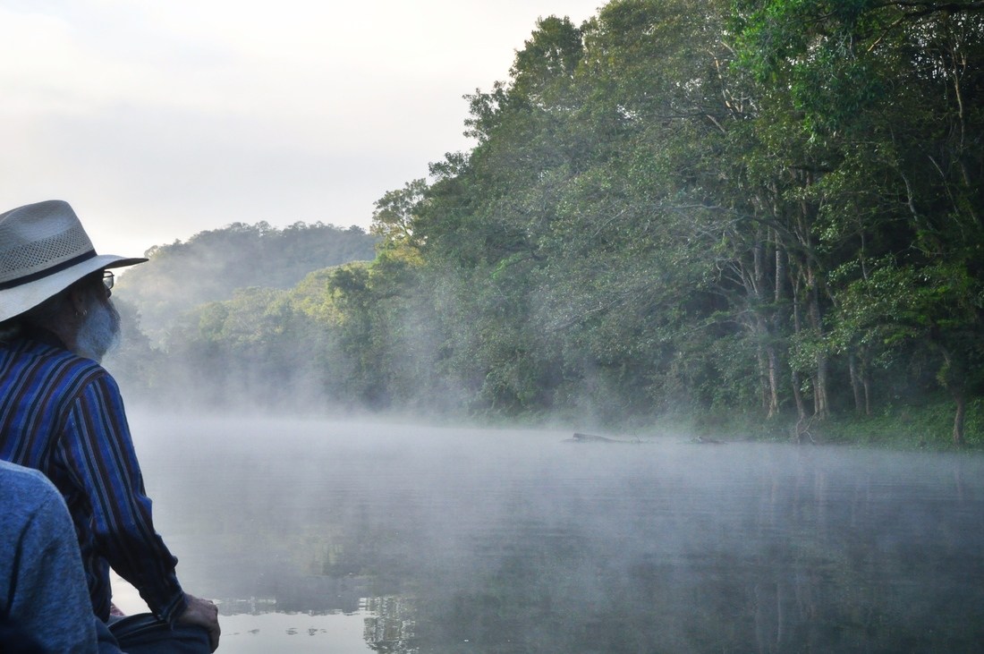 Brouillard, rivière, Lago de Yojoa, Honduras