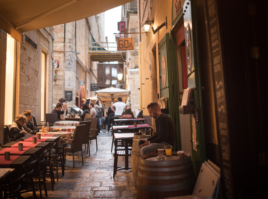 Petite rue animée de La Valette